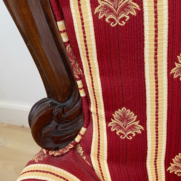 Vintage Reproduction of a Queen Anne Wood with Gold Wine Fabric Chair for Dolls - Picture 3 of 11